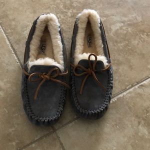 Women’s UGG Dakota Slippers Pewter Shoes Sz US 6